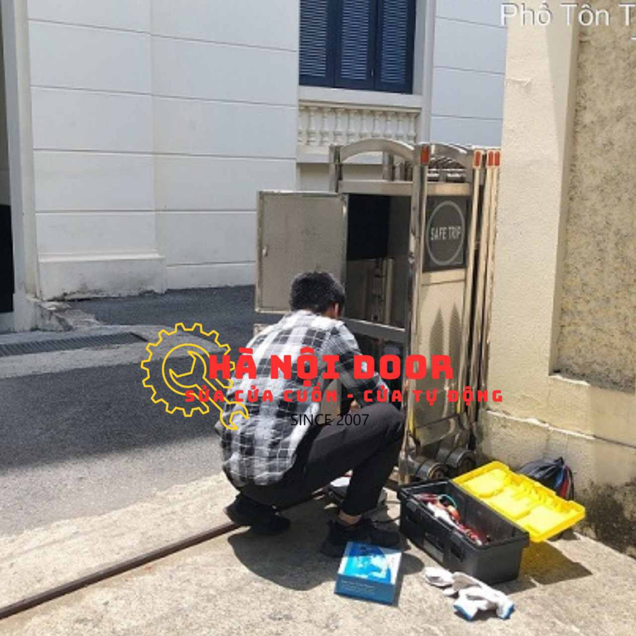 sửa cửa nhôm xếp hà nọi